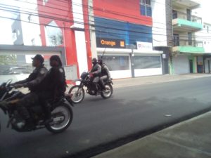 Agentes patrullan calles de San Francisco de Macorís tras ser levantado el paro de 3 días de protestas