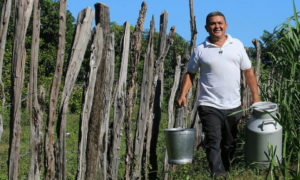 Carlos Cepeda, cariñosamente Quiña, es presidente de la asociación en la comunidad