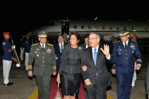 Danilo Medina llegó acompañado de la primera dama, Cándida Montilla, quien durante su permanencia en Perú, también agotó una agenda de trabajo