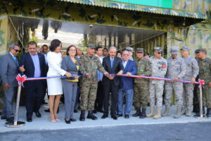 El presidente Danilo Medina corta la cinta y entrega el Puesto de Chequeo de la Fuerza de Tarea Conjunta e Interagencial Los Pilones,