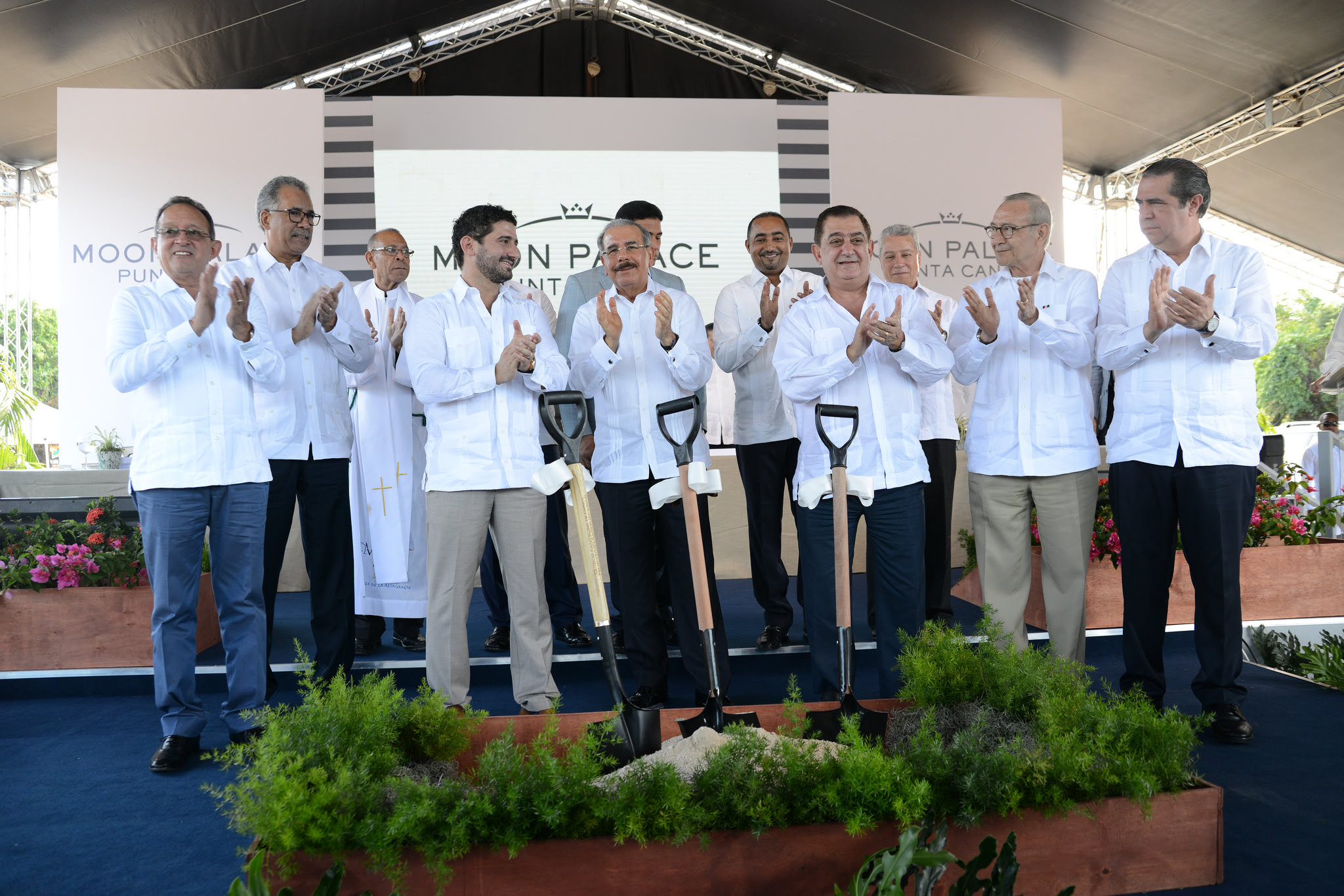 El presidente Danilo Medina durante el primer palazo del Hotel Moon Palace Punta Cana,