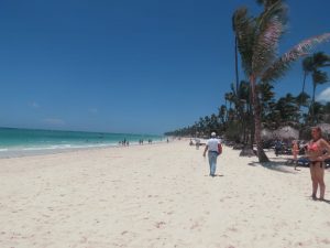 ¡Adiós sargazos! Playas recobran esplendor en Bávaro