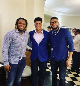 Desde la izquierda Vladimir Guerrero Jr. Juan Soto y Fernando Tatis III, candidatos al premio JMV de las Ligas Americana y Nacional.