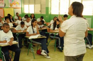 Bono vacacional anual a maestros: estudian proyecto para aplicarlo