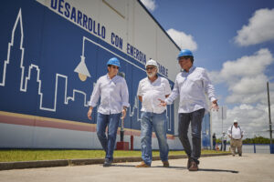 Martín Torrijos, ex presidente de Panamá , Rolando González-Bunster; presidente de CEPM y Sergio Massa, presidente de la Cámara de Diputados de Argentina.