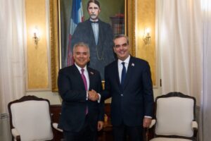 Presidente Abinader y homólogo colombiano firman varios acuerdos